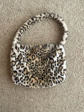 fuzzy cheetah bag/shoulder bag